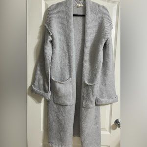 Solid light gray open front long sweater size M pre owned very soft